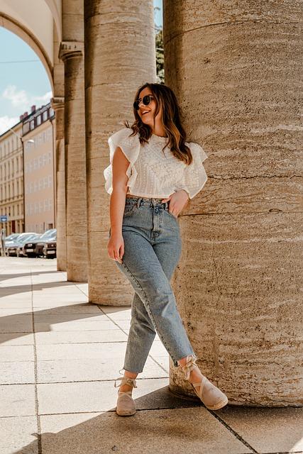 Espadrilles: Effortlessly Chic ‌Footwear
